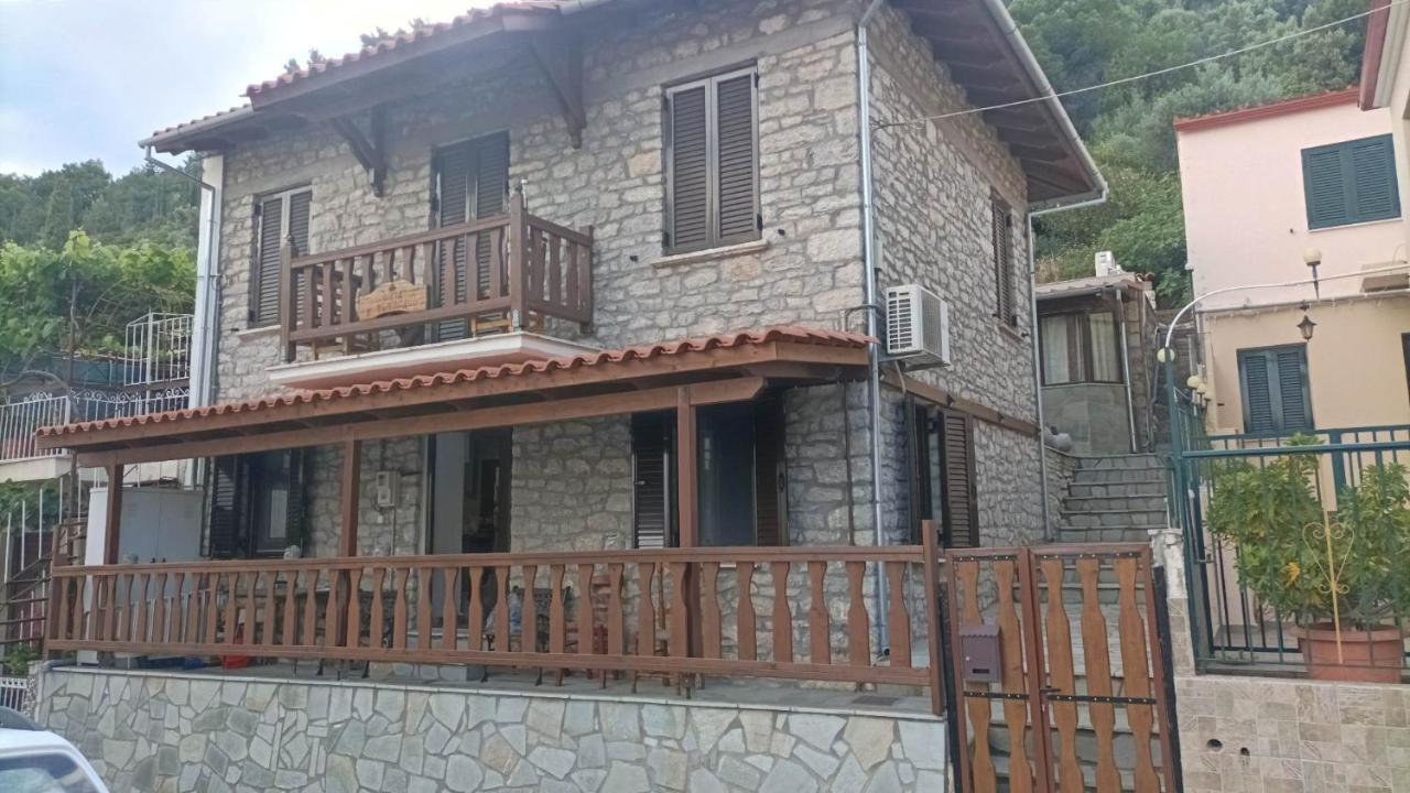 Αυθεντικό Πετρινο Στην Ναύπακτο Leilighet Návpaktos Eksteriør bilde