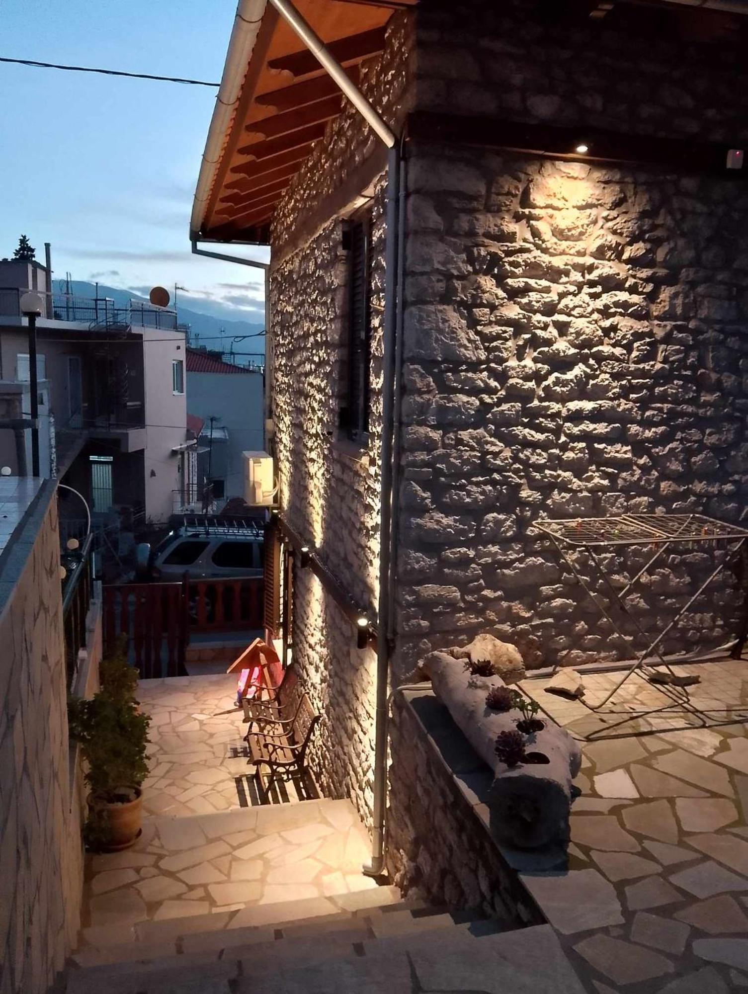 Αυθεντικό Πετρινο Στην Ναύπακτο Leilighet Návpaktos Rom bilde